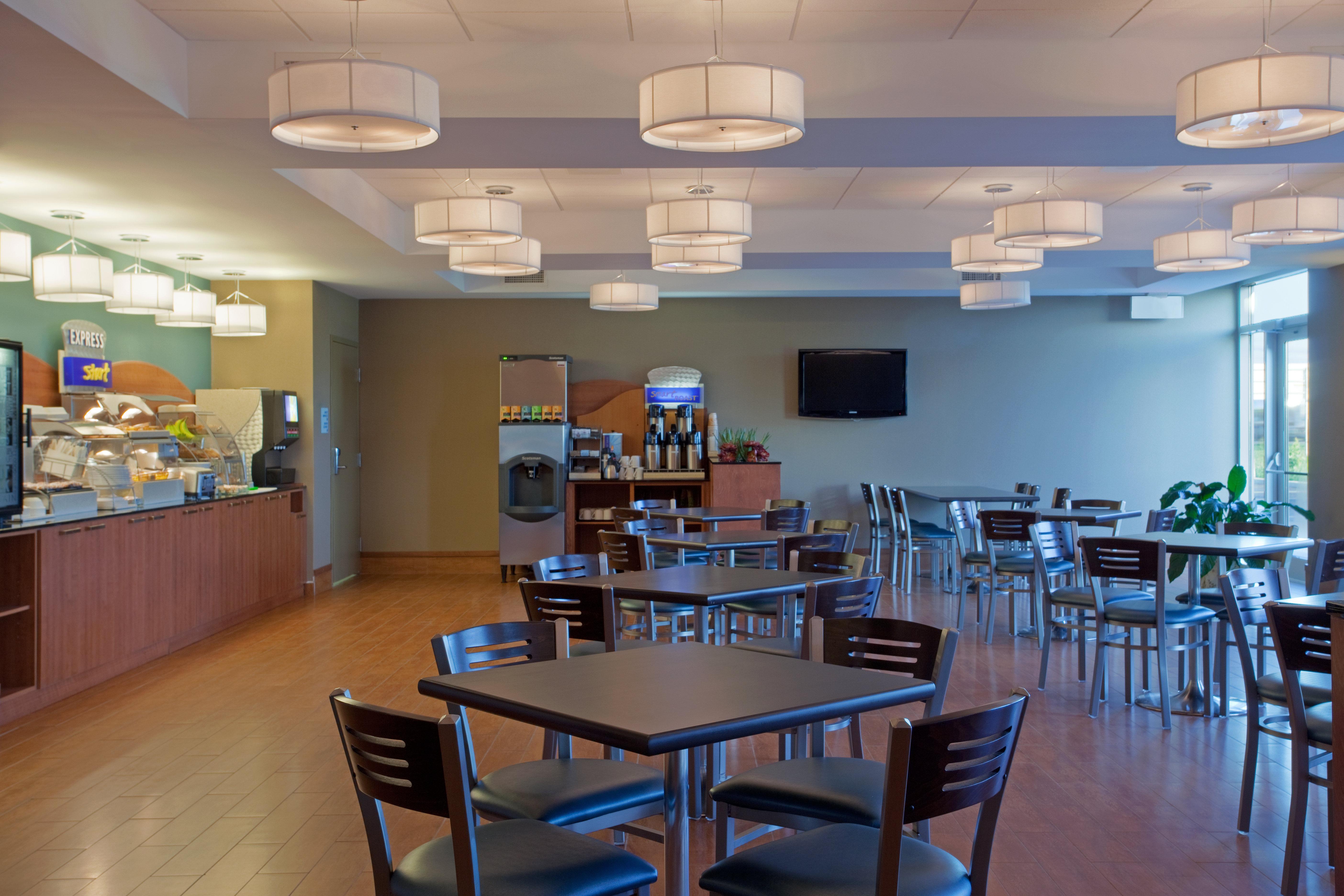 Holiday Inn Express Hotel & Suites Saint - Hyacinthe By Ihg Saint-Hyacinthe Exterior foto