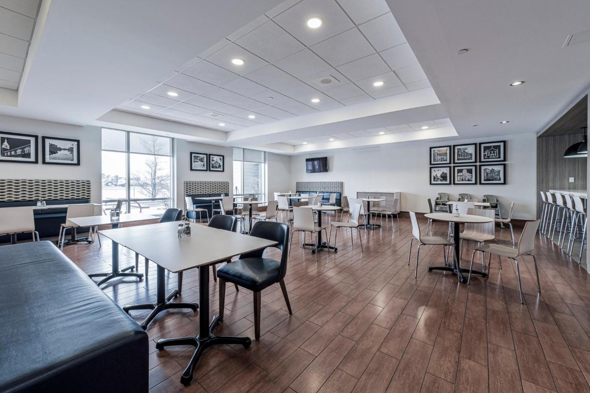 Holiday Inn Express Hotel & Suites Saint - Hyacinthe By Ihg Saint-Hyacinthe Exterior foto