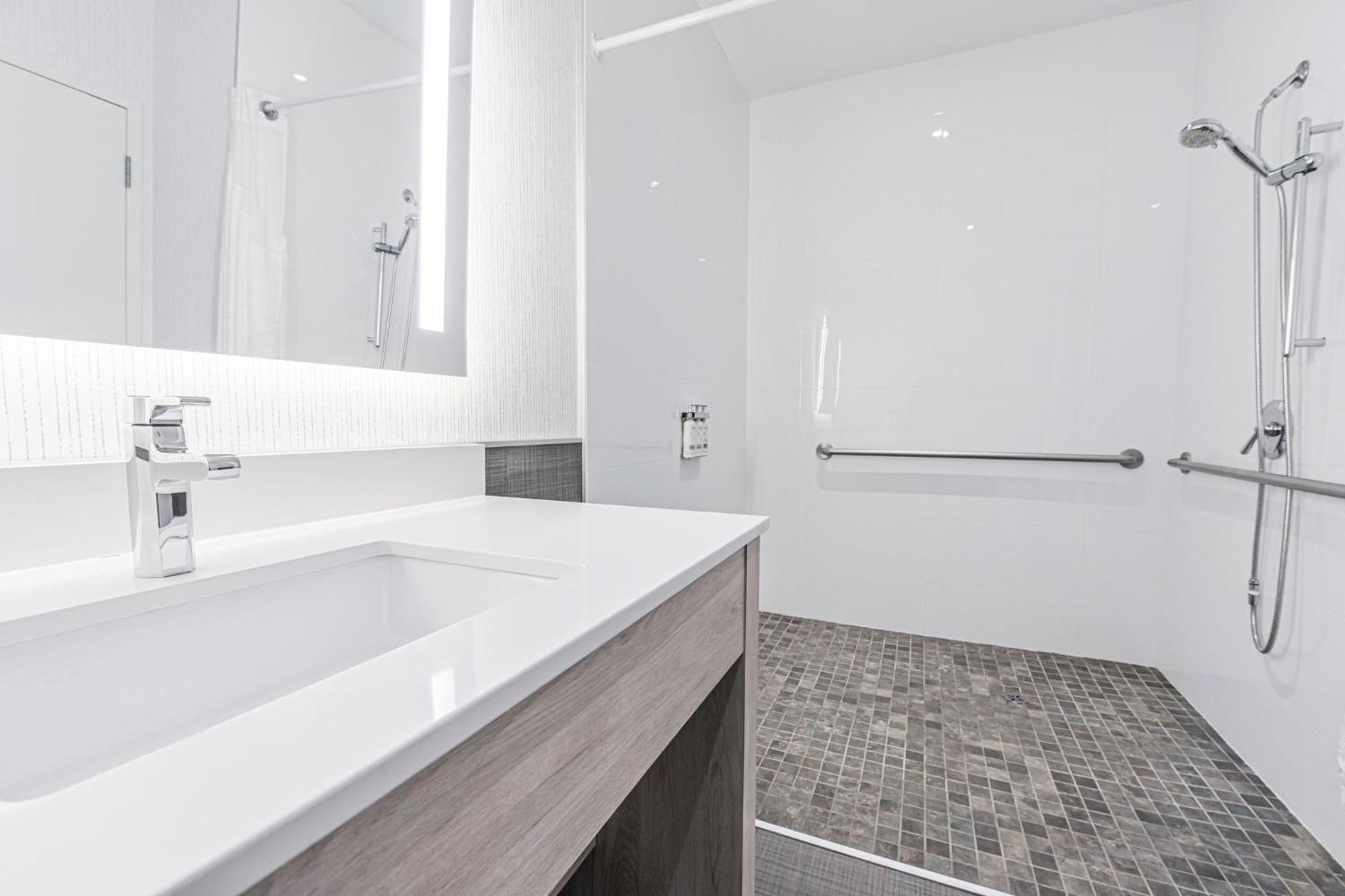 Holiday Inn Express Hotel & Suites Saint - Hyacinthe By Ihg Saint-Hyacinthe Exterior foto