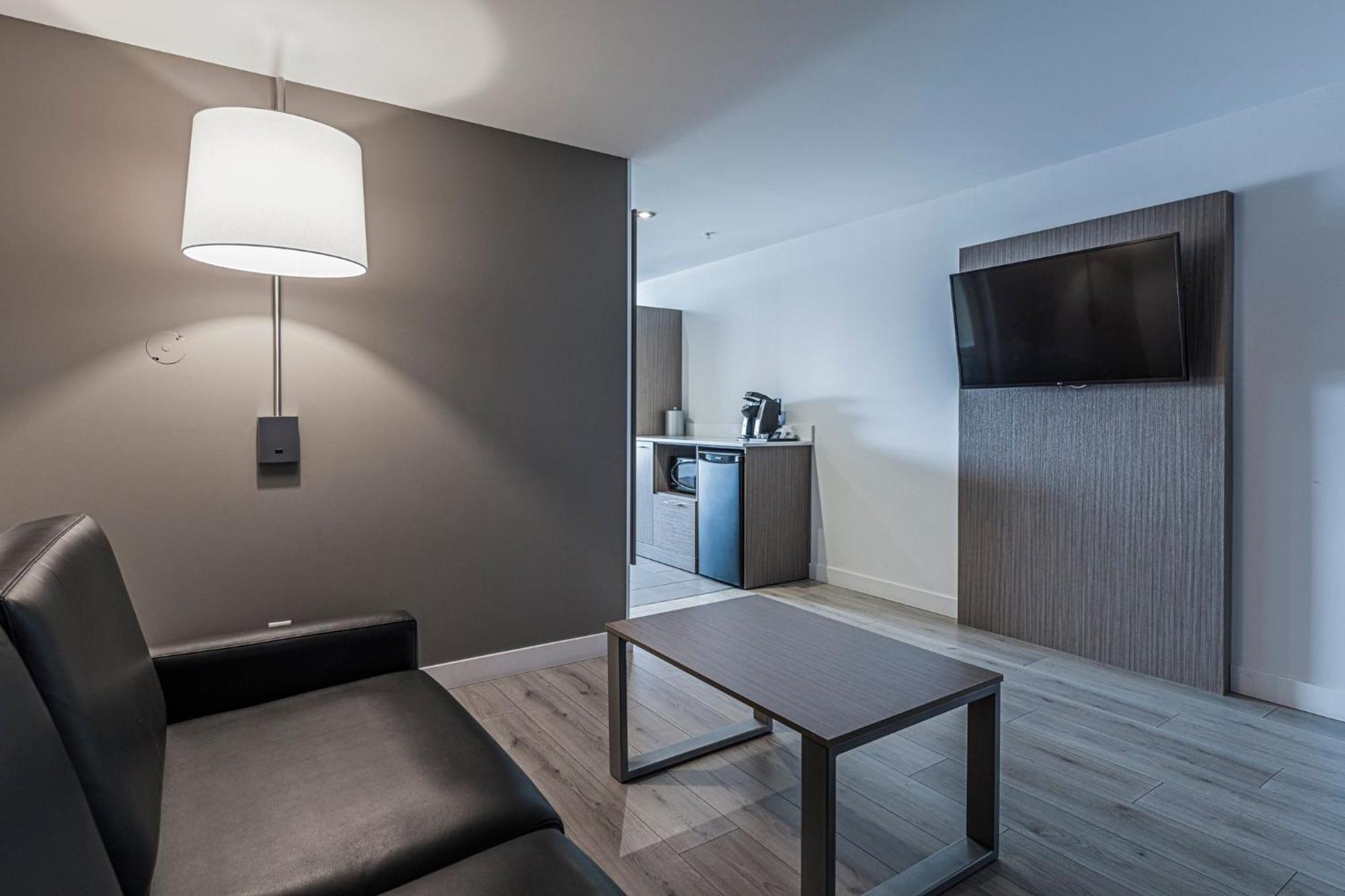 Holiday Inn Express Hotel & Suites Saint - Hyacinthe By Ihg Saint-Hyacinthe Exterior foto