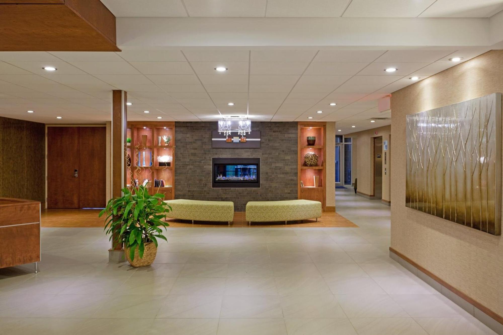 Holiday Inn Express Hotel & Suites Saint - Hyacinthe By Ihg Saint-Hyacinthe Exterior foto