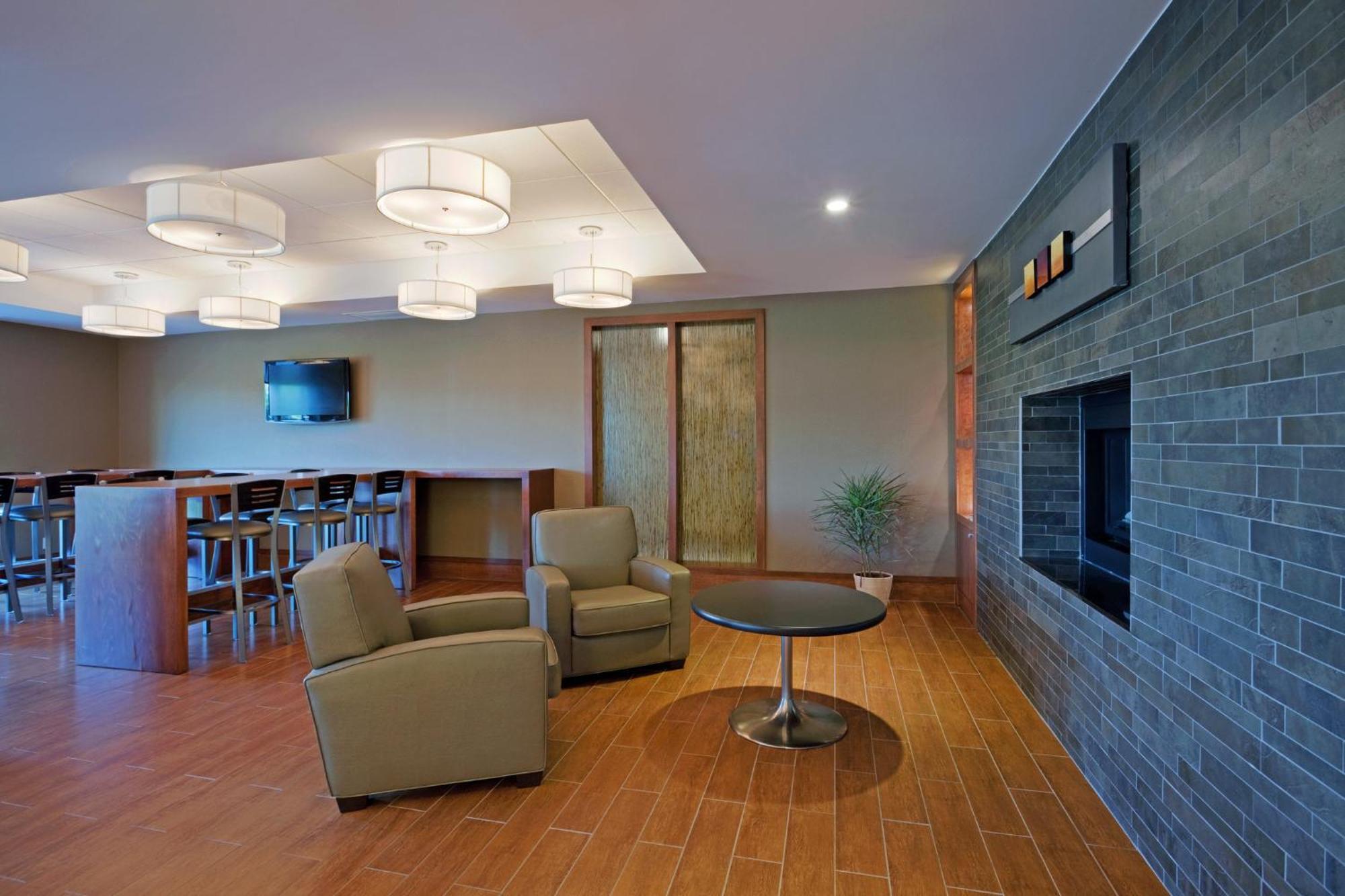 Holiday Inn Express Hotel & Suites Saint - Hyacinthe By Ihg Saint-Hyacinthe Exterior foto