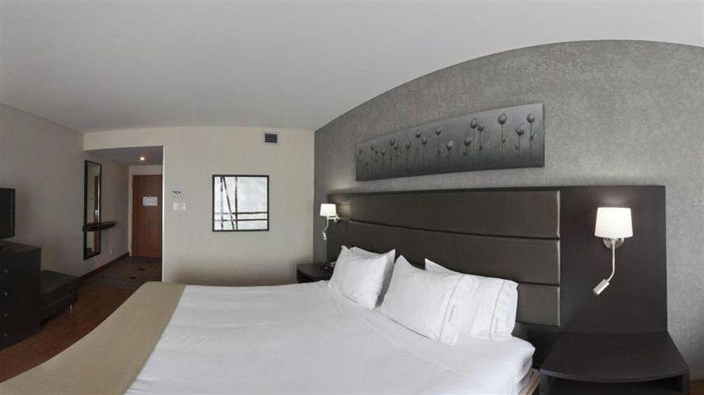 Holiday Inn Express Hotel & Suites Saint - Hyacinthe By Ihg Saint-Hyacinthe Exterior foto