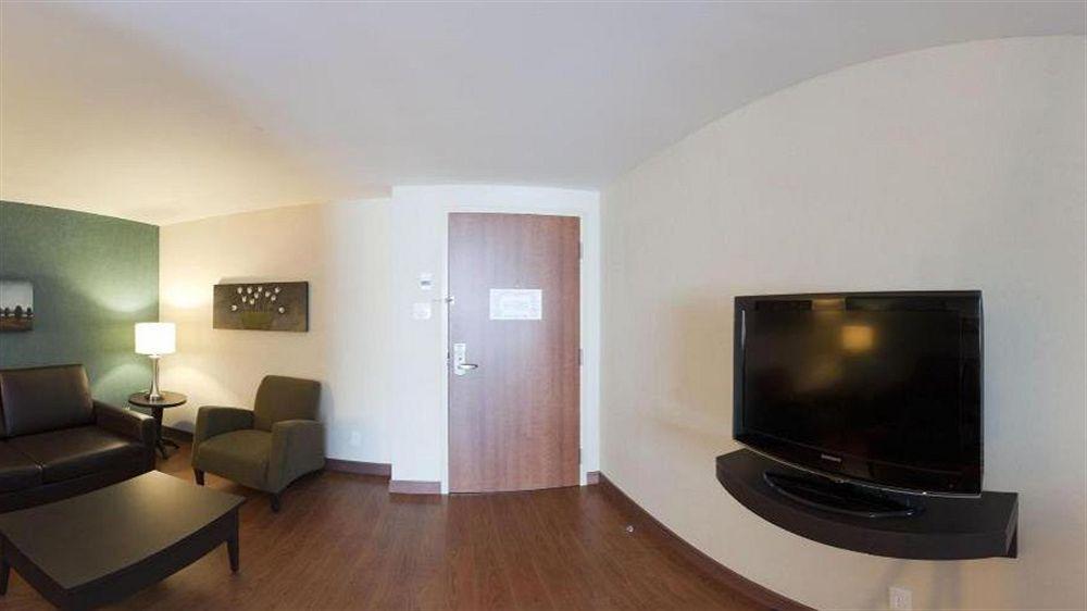 Holiday Inn Express Hotel & Suites Saint - Hyacinthe By Ihg Saint-Hyacinthe Exterior foto